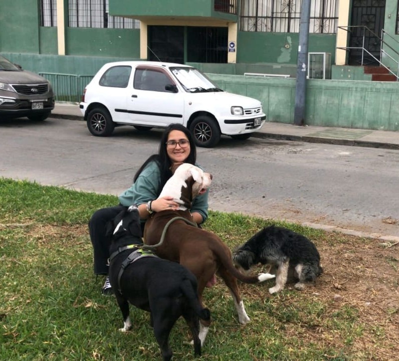 Alejandra con Hachi, Draco y Fresia